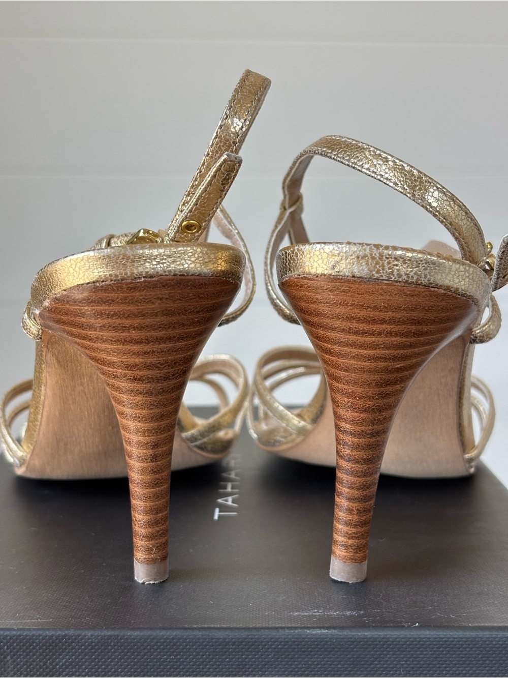 Tahari "Ta-Nite" Women's Gold Metallic Strappy Heels Size 9 - Picture 10 of 14